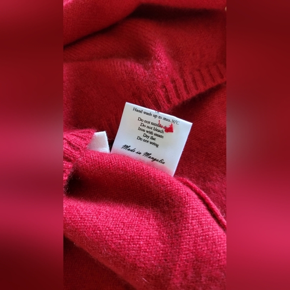 Red and Tan Cashmere Sweater - Picture 6 of 7